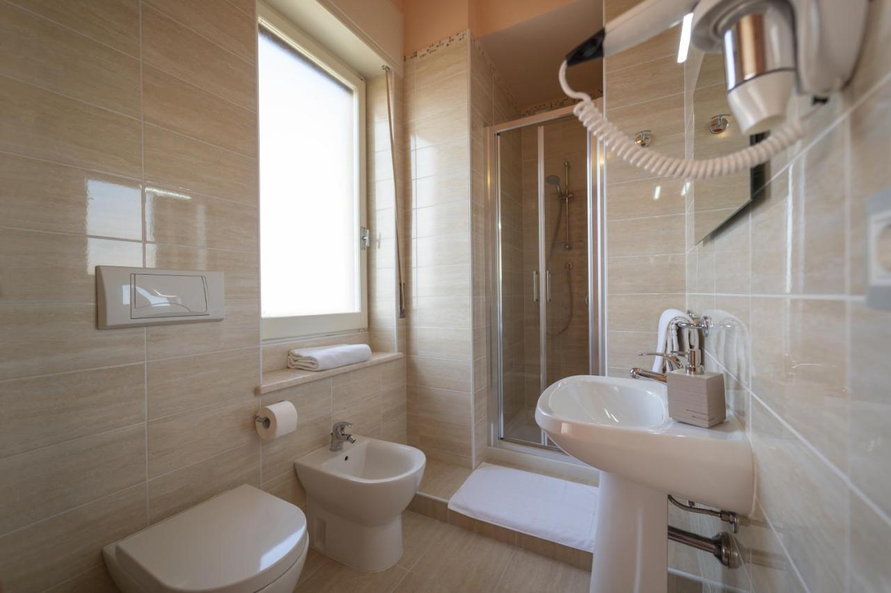 Boutique Rooms Carbonazzi 17 卡利亚里 外观 照片